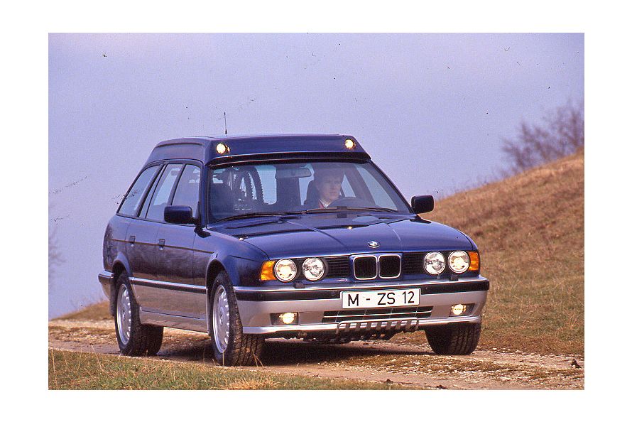 BMW-530-iX-Enduro-E34-c890x594-ffffff-C-8db9d11b-400372
